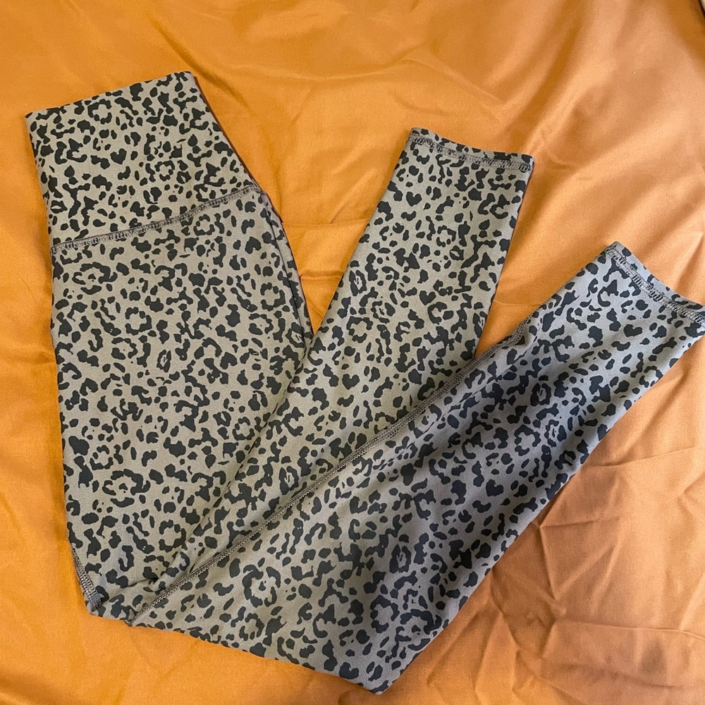 Leopard print leggings